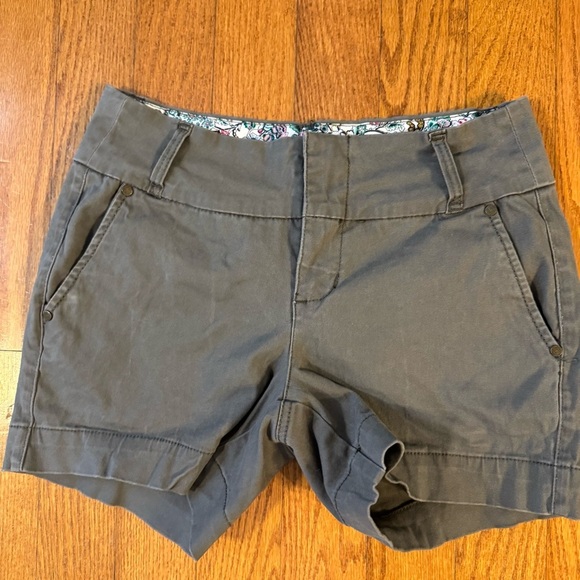 One 5 One Green Shorts Womens Size 6 - Picture 1 of 5